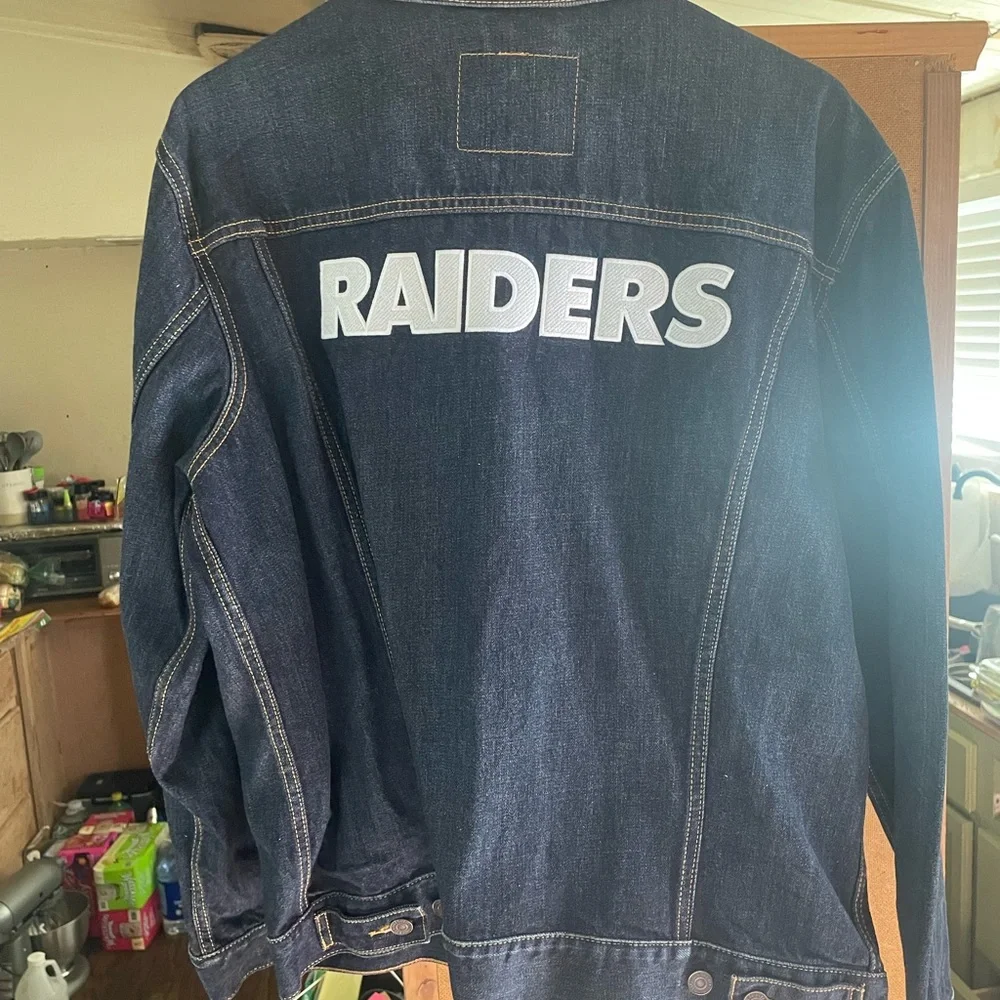 Levi's Men's Dark Blue Denim Jacket with Raiders Patch - Picture 2 of 4